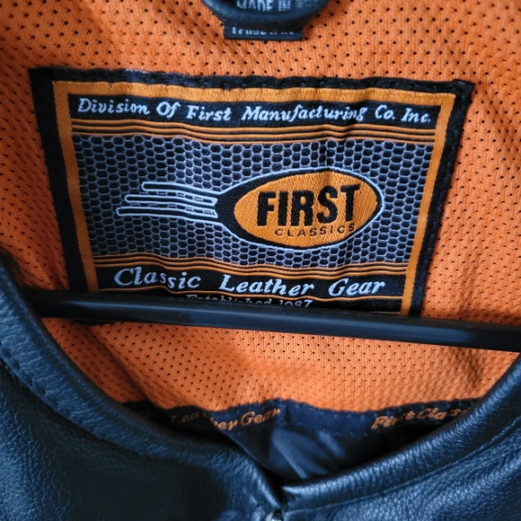 First Classic Women's Black Leather Vest Small - Picture 10 of 10